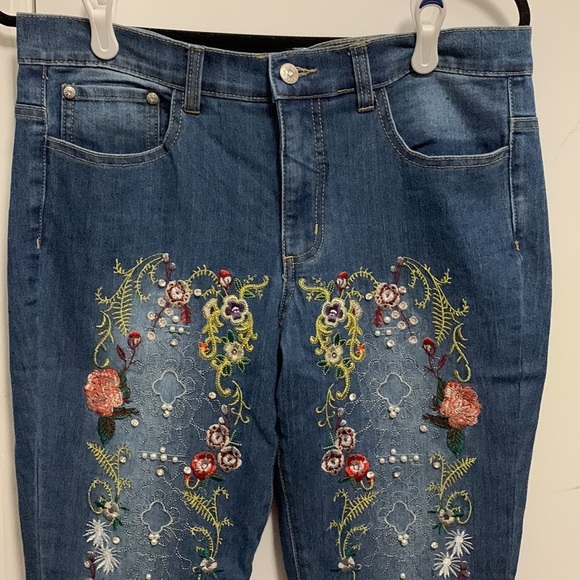 Venus heavily embroidered cutout jeans - Picture 2 of 10
